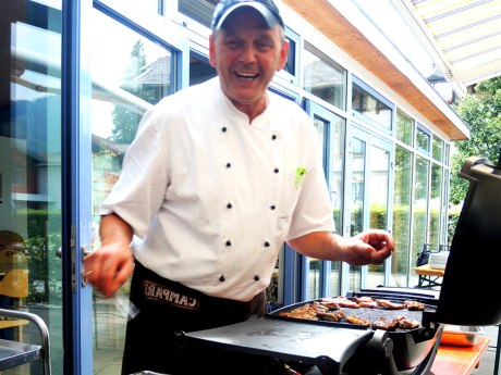 Gerhard am Grillen, © Cristina Wimmer