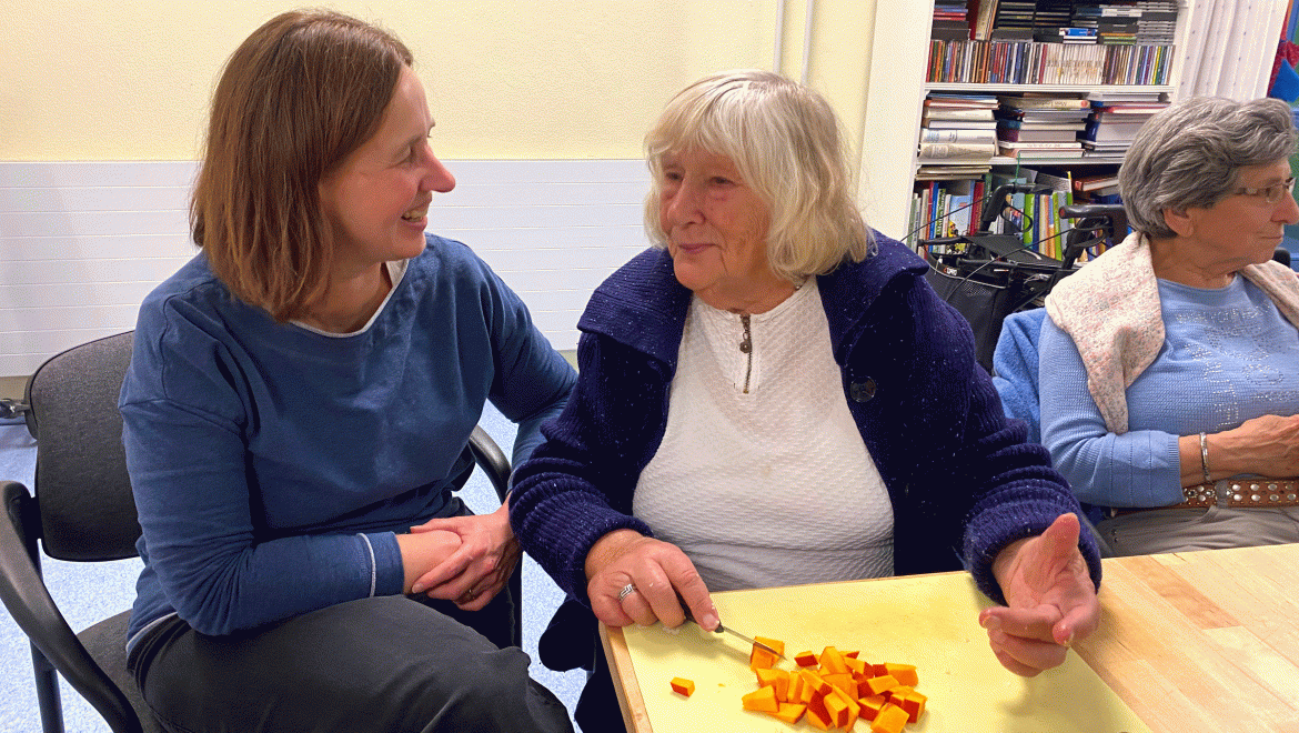 Gemeinsames Kochen mit Pfarrerin Betina Heckner1, © C.R. Gemeinsames Kochen mit Pfarrerin Betina Heckner1, © C.R.