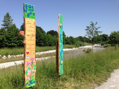 Holzstele Prientaler Flusslandschaft in Aschau, © Tourist Info Aschau i.Ch.