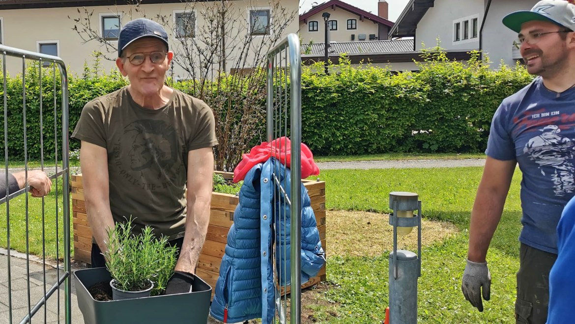 Wir bepflanzen unsere Hochbeete, © C.H.