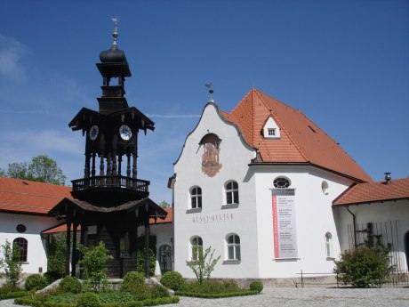 Festhalle Hohenaschau mit Ausstellungen in Kunst &amp; Kultur, © Tourist Info Aschau i.Ch.
