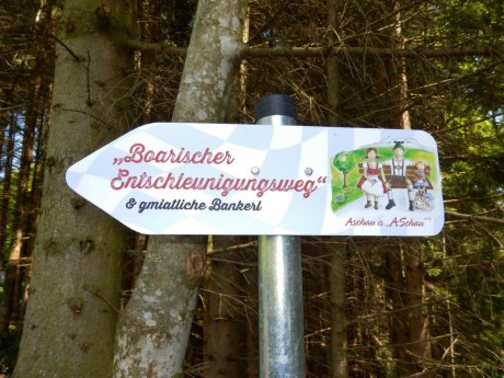 Schild Entschleunigungsweg, © Tourist Info Aschau i.Ch.