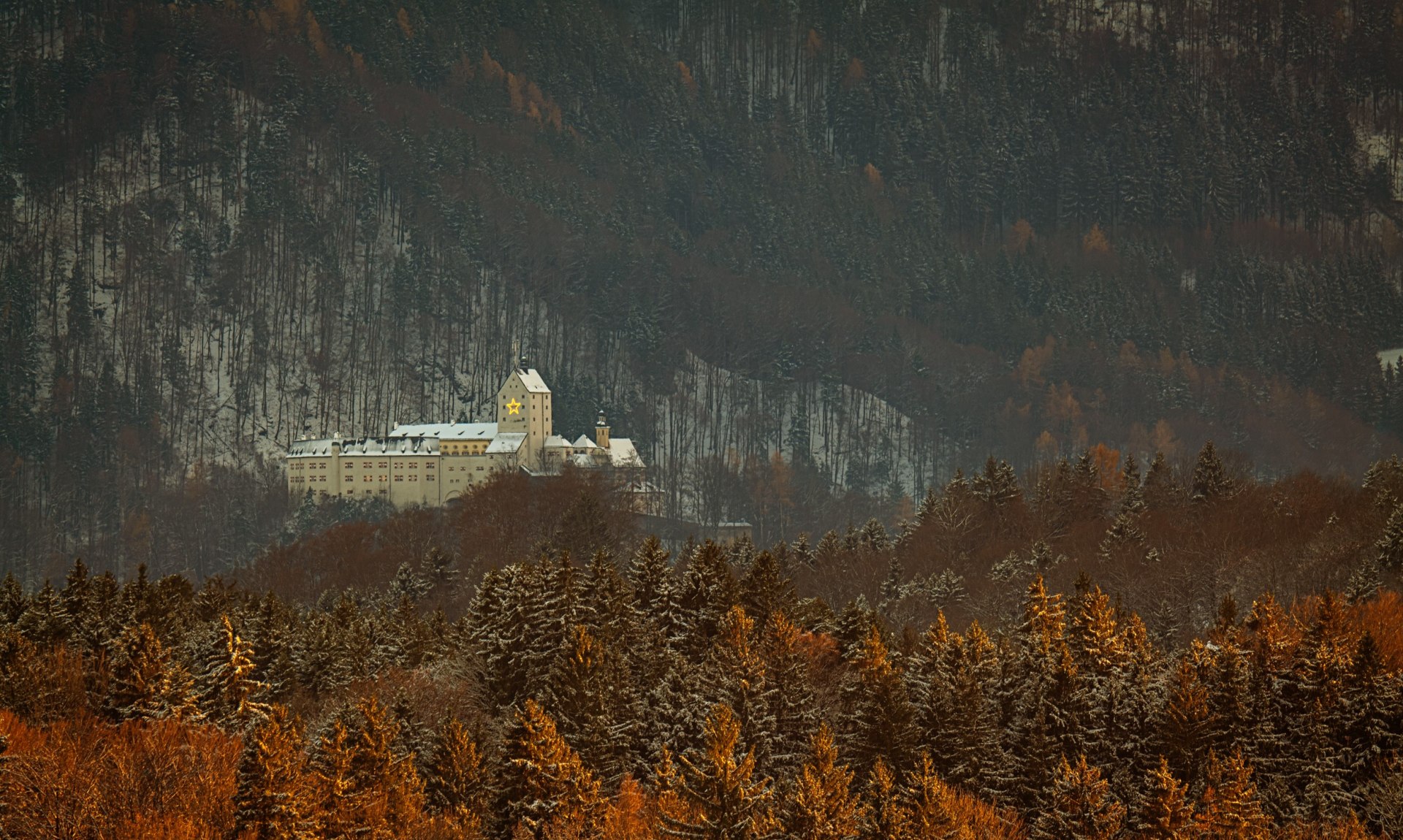 Stern auf Schloss Hohenaschau Stern auf Schloss Hohenaschau