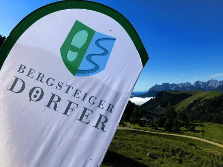 Bergsteigerdörfer Schleching und Sachrang_Fahne, © Tourist Info Aschau i.Ch. Bergsteigerdörfer Schleching und Sachrang_Fahne, © Tourist Info Aschau i.Ch.