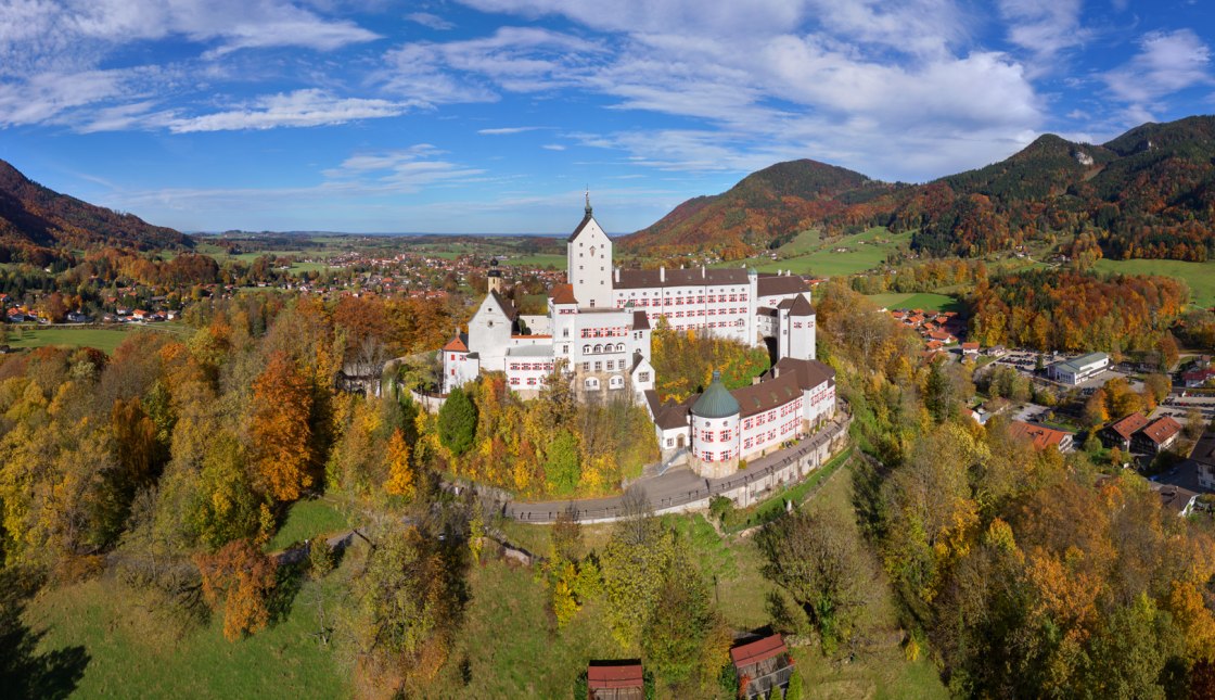 Schloss Hohenaschau im Herbst, © www.gix.at