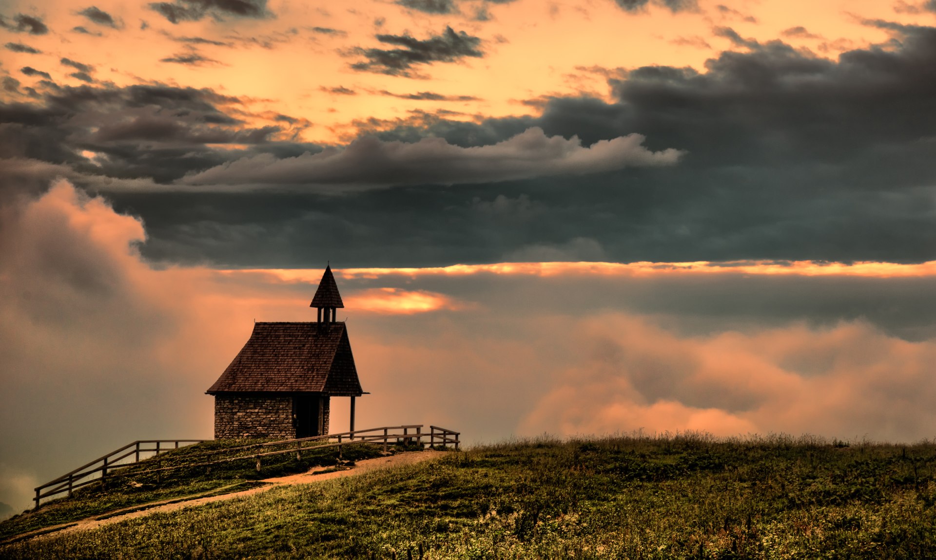 Gedenkkapelle &quot;Maria, Königin des Friedens&quot; an der Steinlingalm im Kampenwand-Gebiet, © Ralf Blumenschein