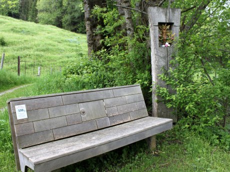 110_Bankgeheimnis aufgestellt vom Möbelschreiner Manfred Fuchs, © Tourist Info Aschau i.Ch.